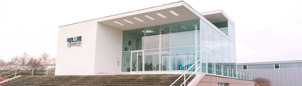 Frontansicht des Gebäudes der BLUE Consult GmbH