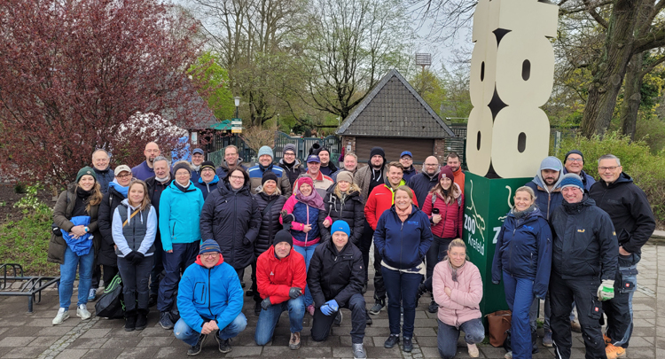 Charity-Zoo-Krefeld-Blue Das BLUE Team – über 50 Helfer reparieren, putzen, streichen, pflanzen an zwei Tagen im Krefelder Zoo